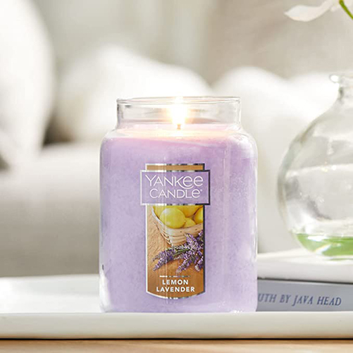 Scented-Candle-Jar-relaxing-gifts-for-new-moms
