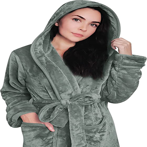 Women-Fleece-Hooded-Bathrobe-relaxing-gifts-for-new-moms