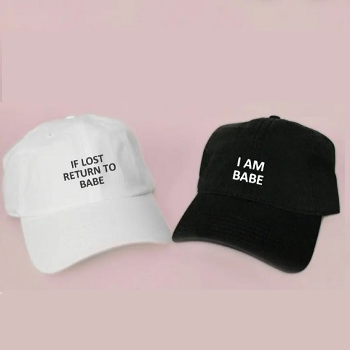 Couple-funny-hat-Best-honeymoon-gifts