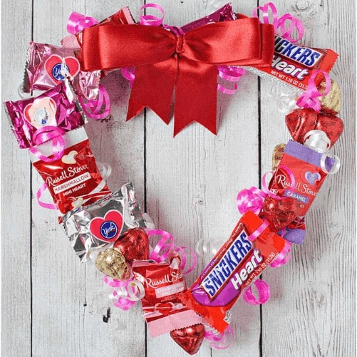 Valentine-Candy-Wreath-diy-gifts-for-boyfriend
