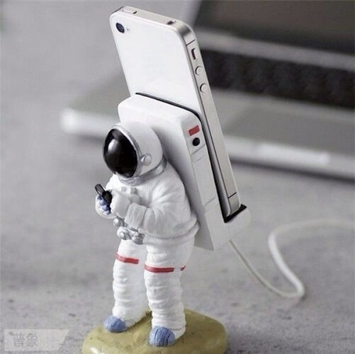 Astronaut-smartphone-holder-gifts-for-space-lovers