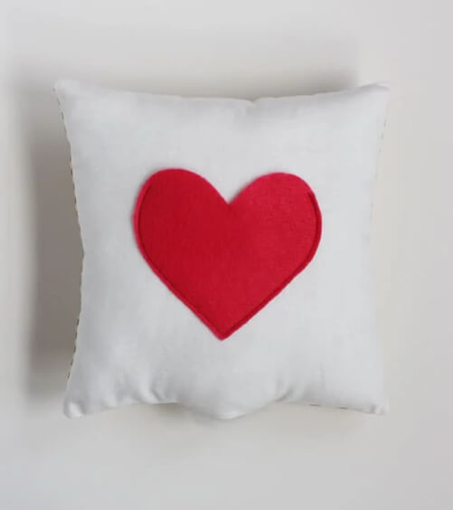 DIY-Christmas-gifts-for-your-boyfriend-pillow