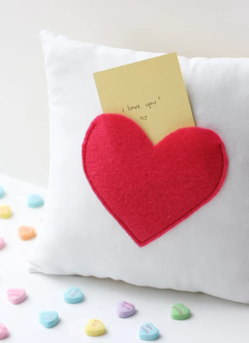 DIY-Christmas-gifts-for-your-boyfriend-pillow