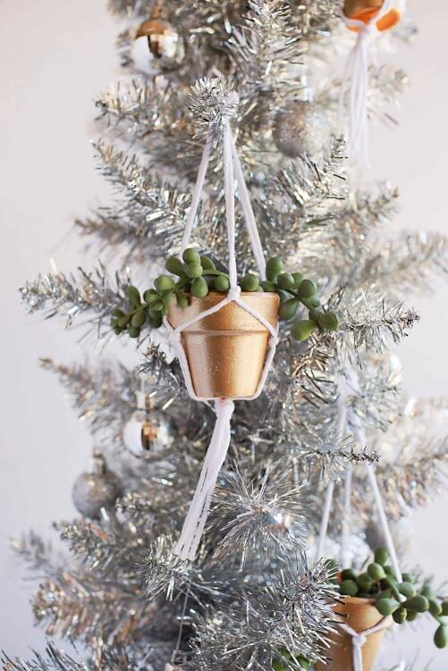 Hanging-Planter-Ornament-DIY-Christmas-ornaments-as-gifts