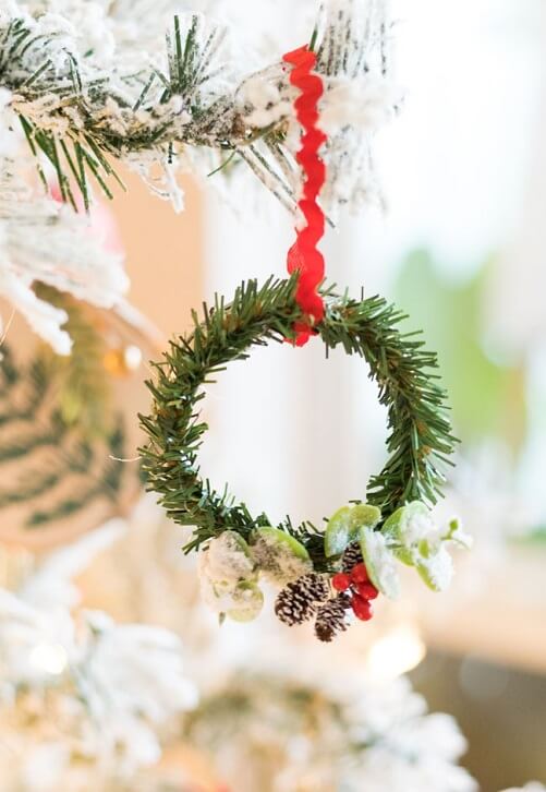 Mason-Jar-Ring-Wreath-DIY-Christmas-ornaments-as-gifts