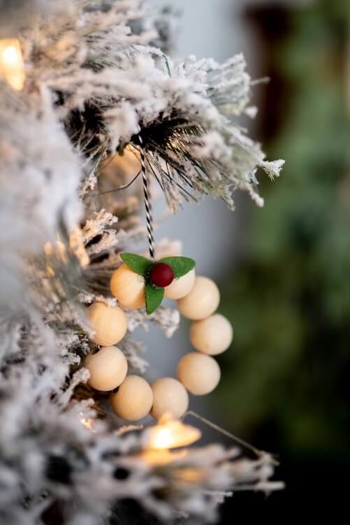 Wood-Bead-Wreath-Ornament-DIY-Christmas-ornaments-as-gifts