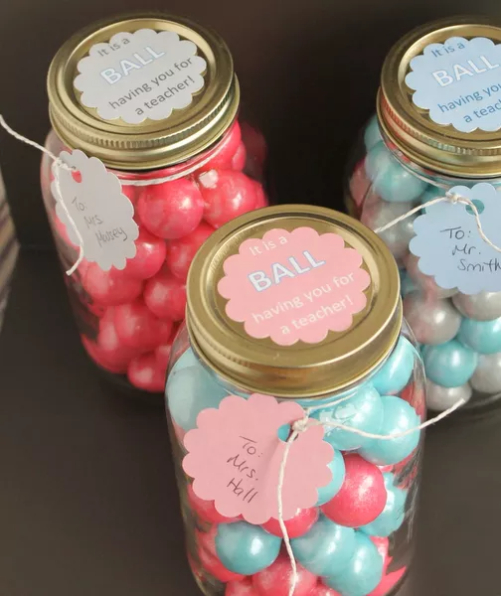 mason-jar-gumball-Mason-Jar-Christmas-Gifts