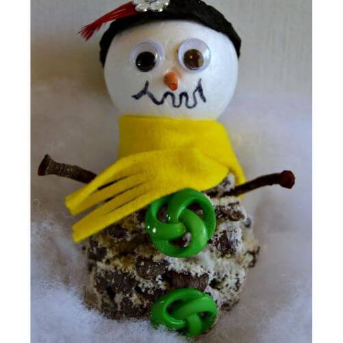 Cute-Little-Pinecone-Snowman-Craft-DIY-Christmas-Gifts-for-Teachers