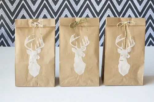 Reindeer-Stamped-Paper-Bags-gift-wrapping-ideas