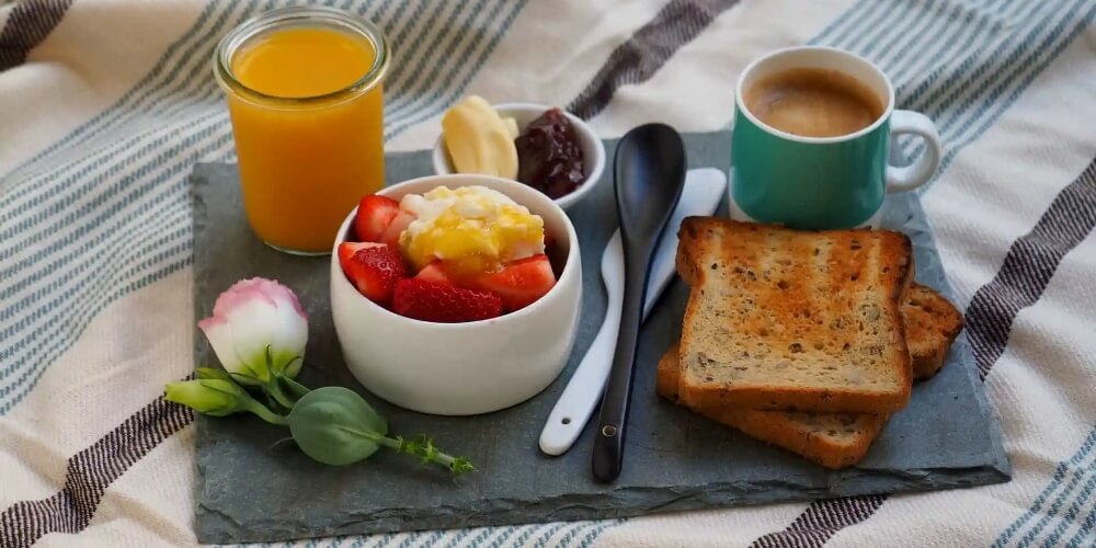 Make-Them-Breakfast-In-Bed-How-can-I-surprise-someone