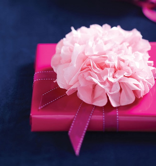 Tissue-Paper-Flowers-wedding-gift-wrapping-ideas