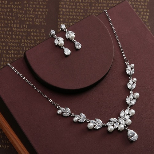 Zircon-necklace-gifts-that-start-with-z