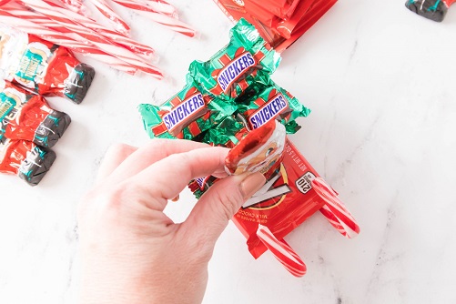 Classic-Candy-Sleigh-diy-christmas-candy-sleighs