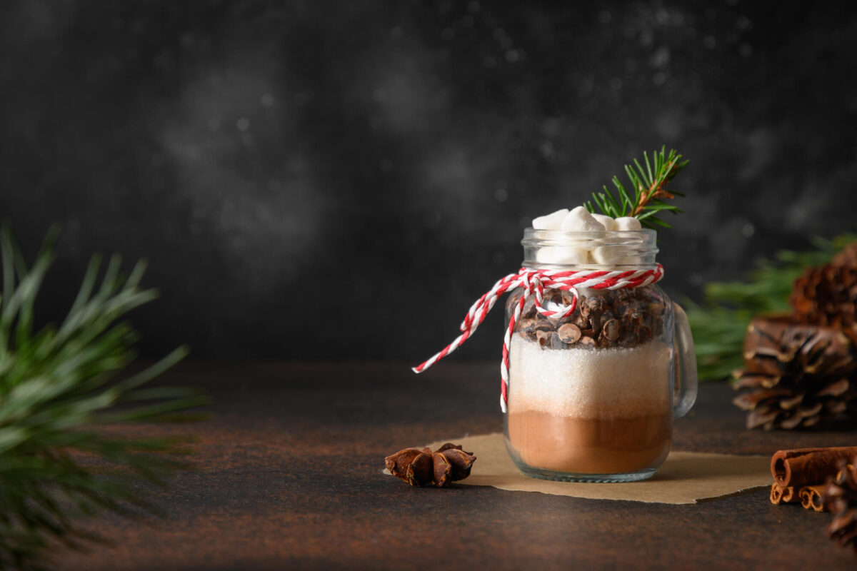 Homemade-Hot-Cocoa-Mix-diy-stocking-stuffers