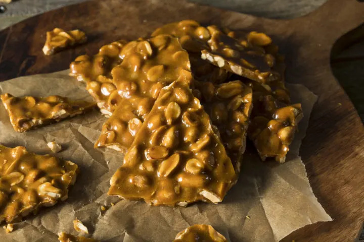 Homemade-Peanut-Brittle-diy-stocking-stuffers