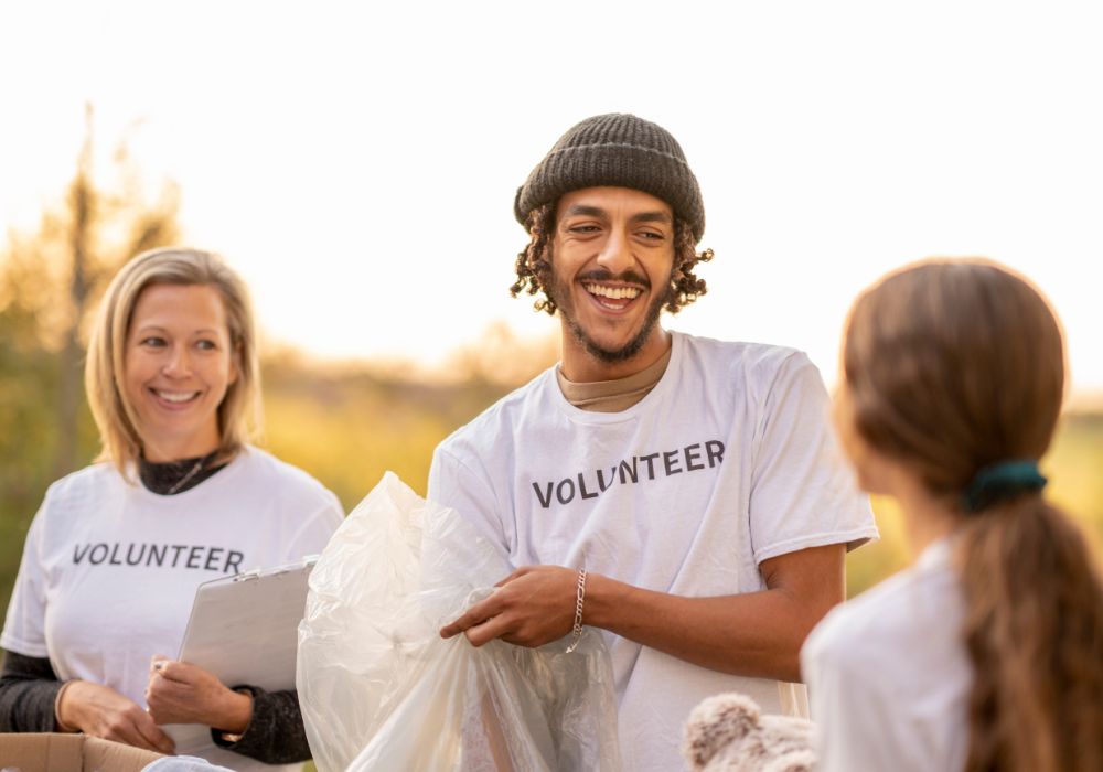 Volunteer-Together-Valentines-Day-Dates-for-Teenagers