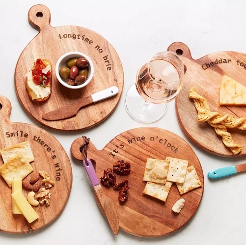 Mini-Cheese-Boards-with-Fun-Puns-gifts-for-wine-lovers