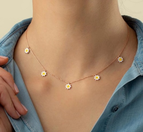 Daisy Chain Choker gifts for women in their 20s