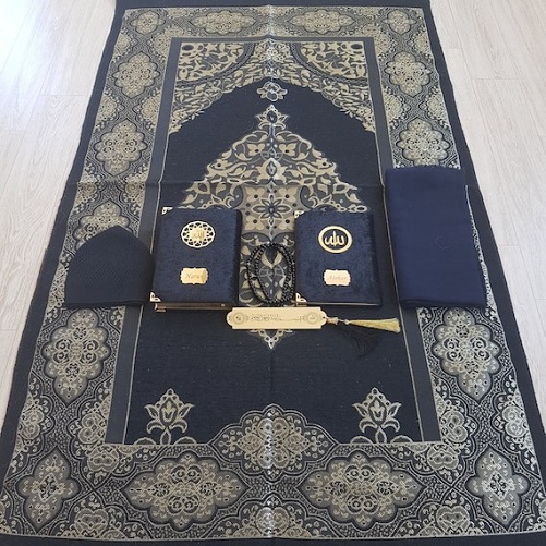 Personalized Prayer Mat Quran Yaseen Gift Set